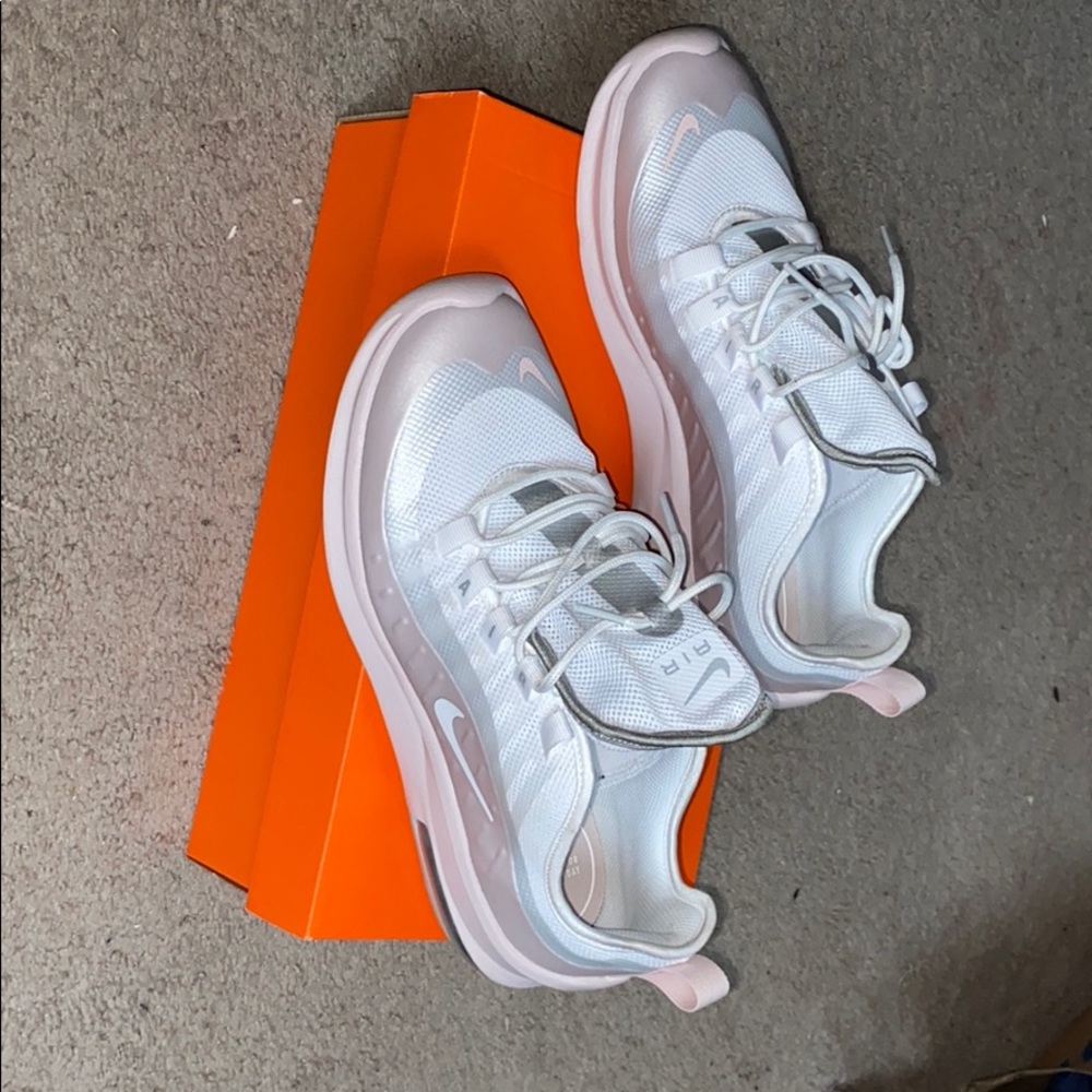 Woman’s Nike Free Tr8